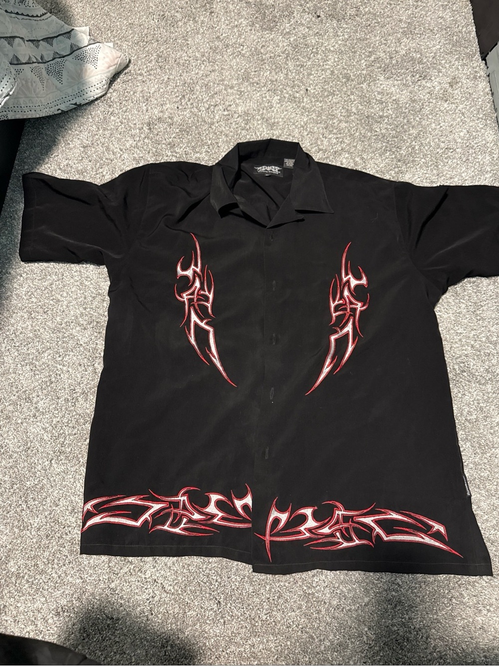 Dragonfly Black Button-Up Shirt with Red Tribal Graphics men’s XL